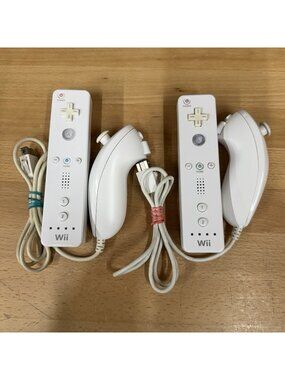 Nintendo Wii [RVL-003] Remote Controller with White Nunchuck [RVL-004] Lot of 2